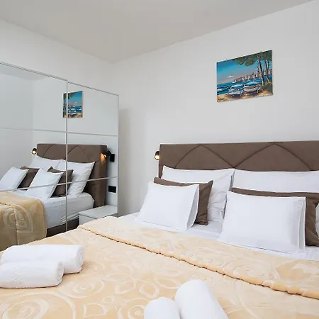 Lägenhet Pu La La Free Private Parking Pula